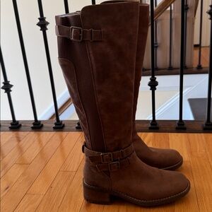 Sz 9 Crown Vintage brown boots. Worn once.tag still on.